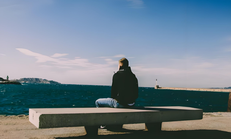 《百年孤独》：人生的本质，就是一个人活着，不要对别人心存太多期待