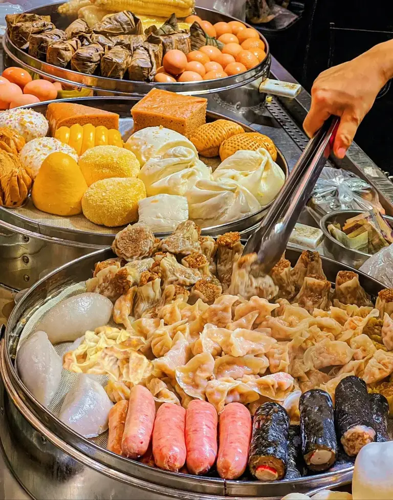 朋友说，开个早餐店，三个月不到就想关掉了，说越干越慌